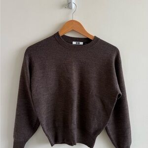 Uniqlo Women's Brown Crewneck Sweater